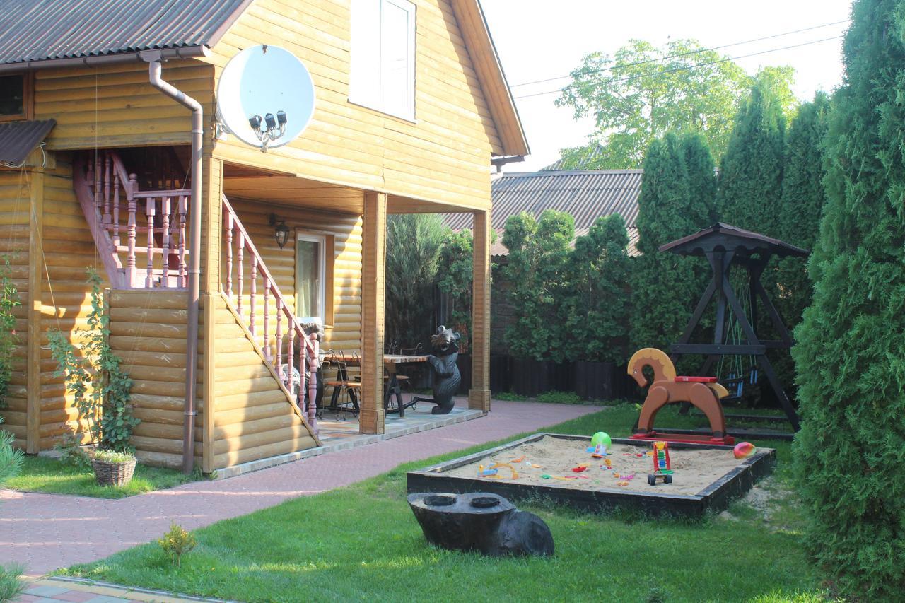 Hotel-complex Mizh Triokh Ozer * Svityaz'