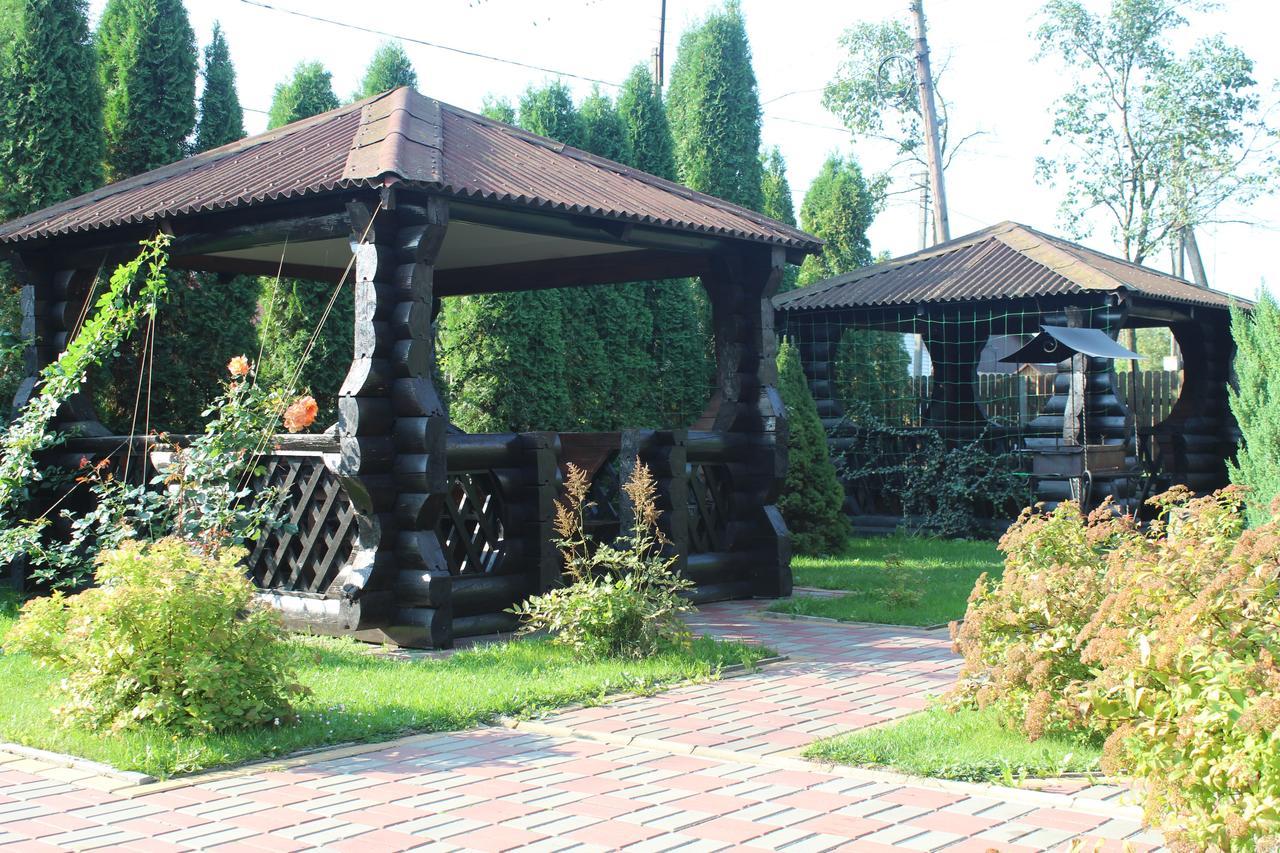 Hotel-complex Mizh Triokh Ozer * Svityaz'