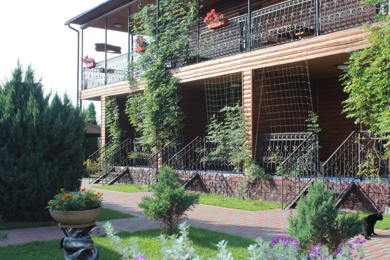 Hotel Hotel-complex Mizh Triokh Ozer *