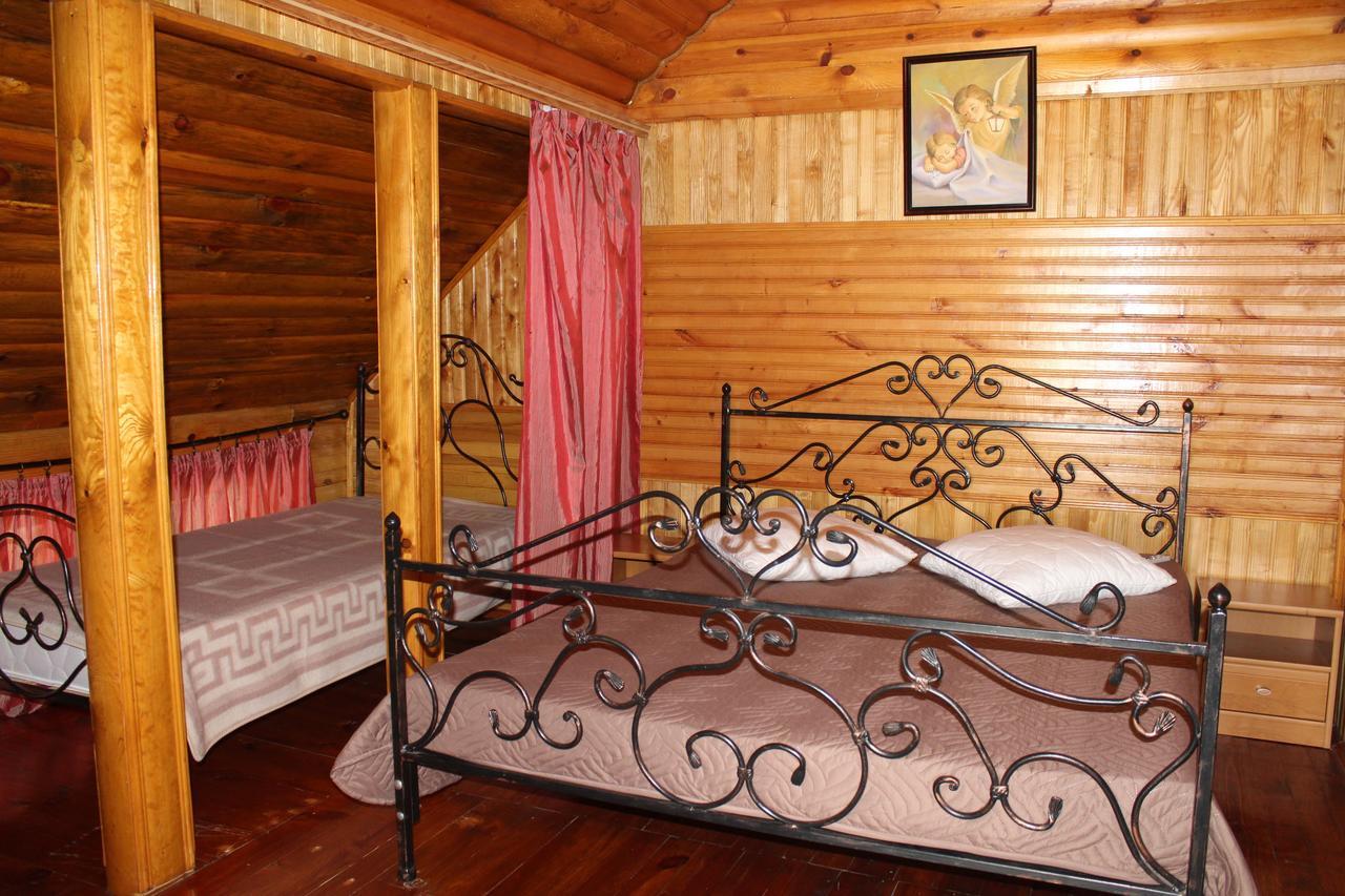 Hotel-complex Mizh Triokh Ozer * Svityaz'
