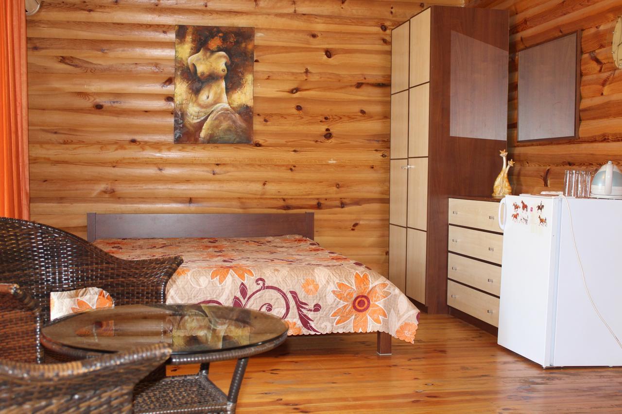 Hotel-complex Mizh Triokh Ozer Hotel *