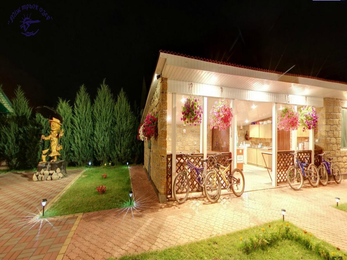 Hotel-complex Mizh Triokh Ozer * Svityaz'