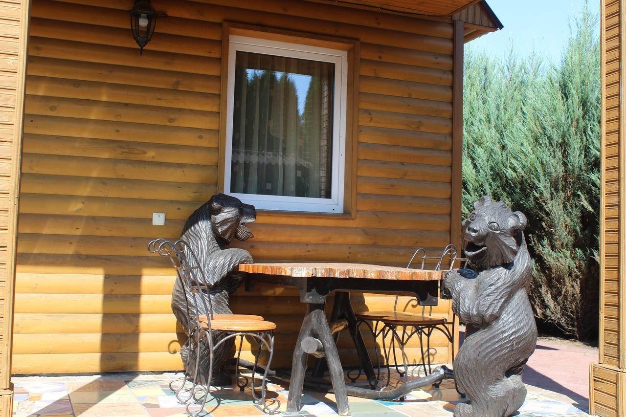 Hotel-complex Mizh Triokh Ozer * Svityaz'