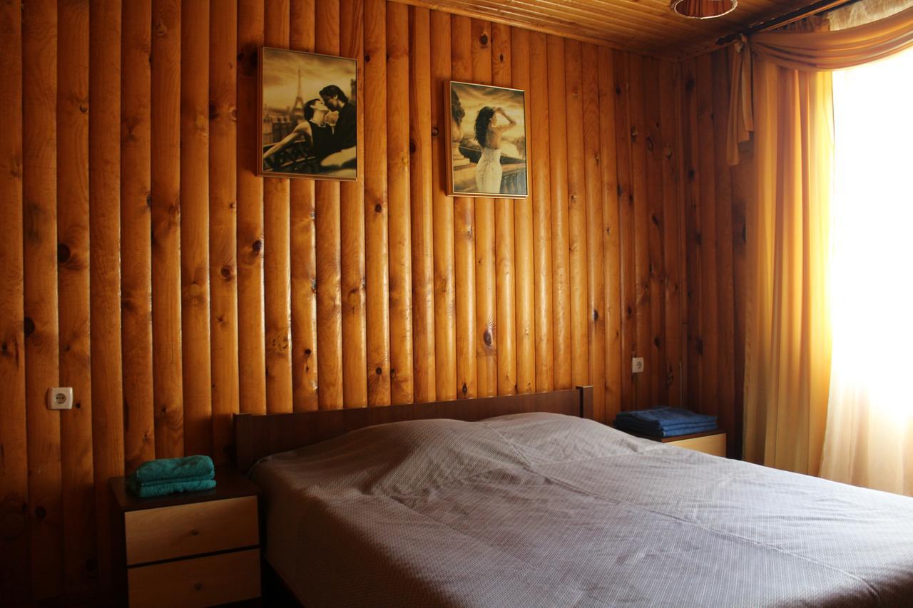 Hotel-complex Mizh Triokh Ozer Hotel